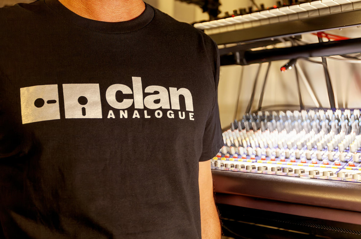 Clan Analogue silver logo t-shirt | Clan Analogue