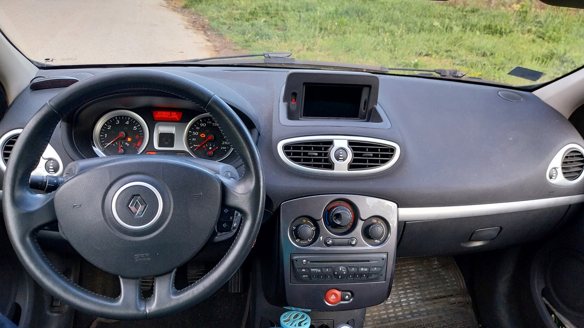 Renault Clio 2009 subcompact supermini car photo detail