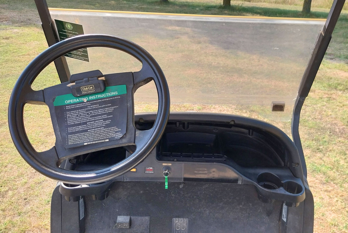 Club Car Precedent 2004 electric golf cart photo detail
