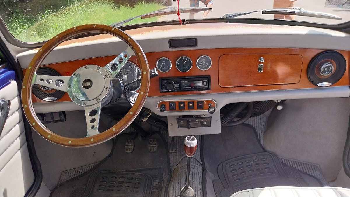 BMC Mini 1959 city car photo detail