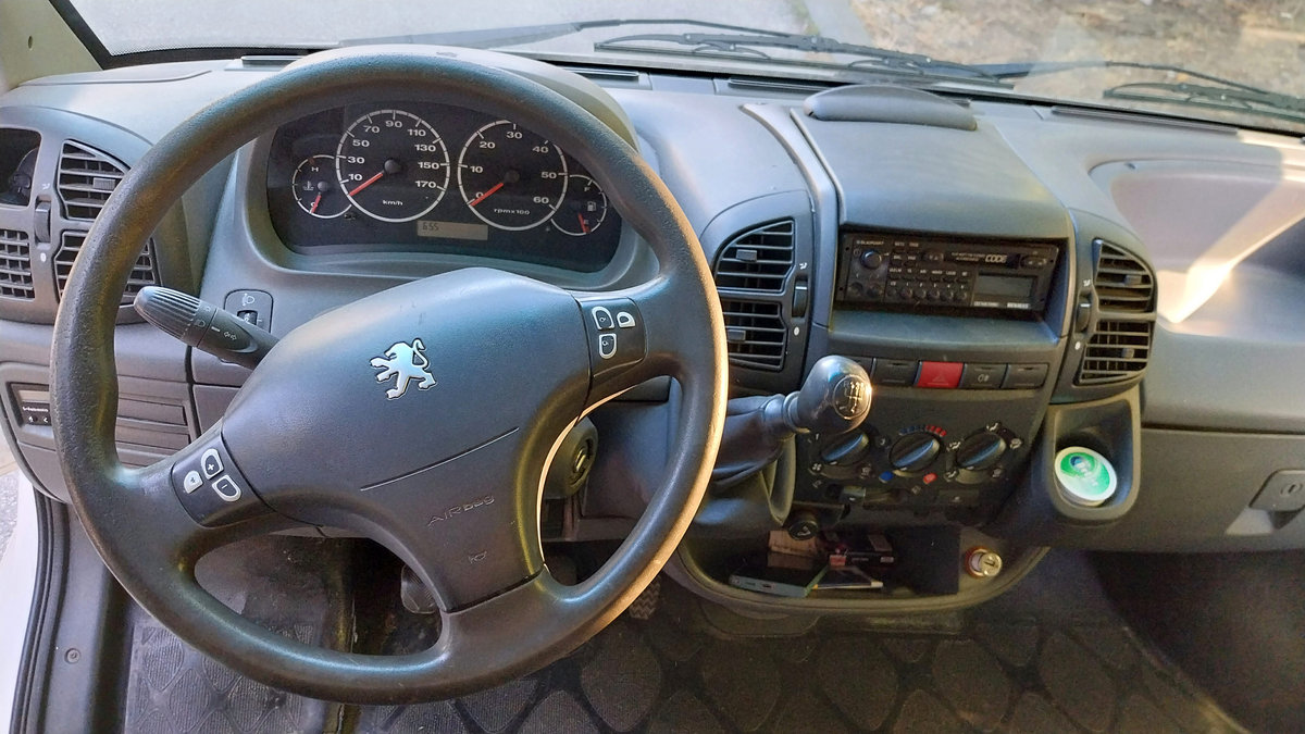 Peugeot Boxer 2002 van photo detail
