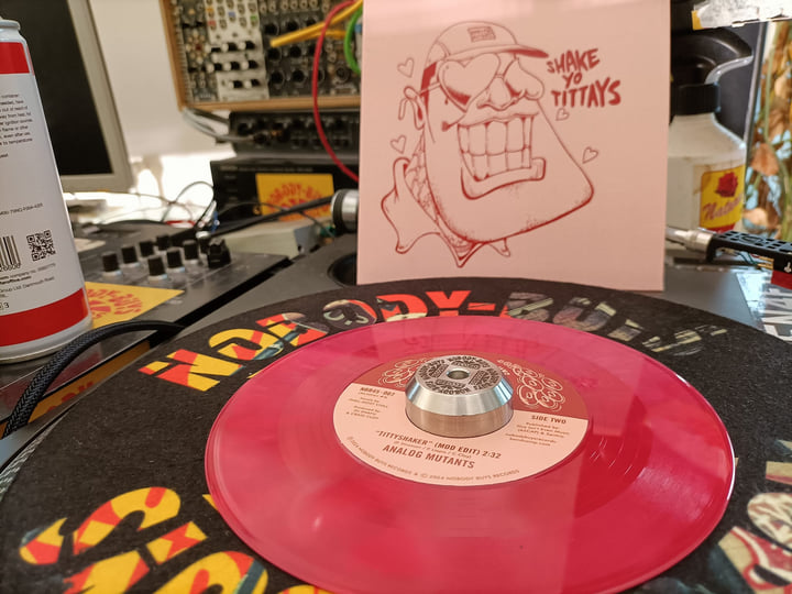 Analog Mutants - Tittyshaker / Mod Edit | Analog Mutants | Nobody