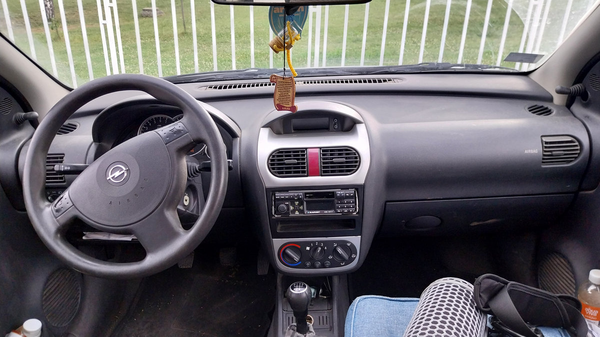 Opel Corsa C 2000 Subcompact Supermini Car photo detail
