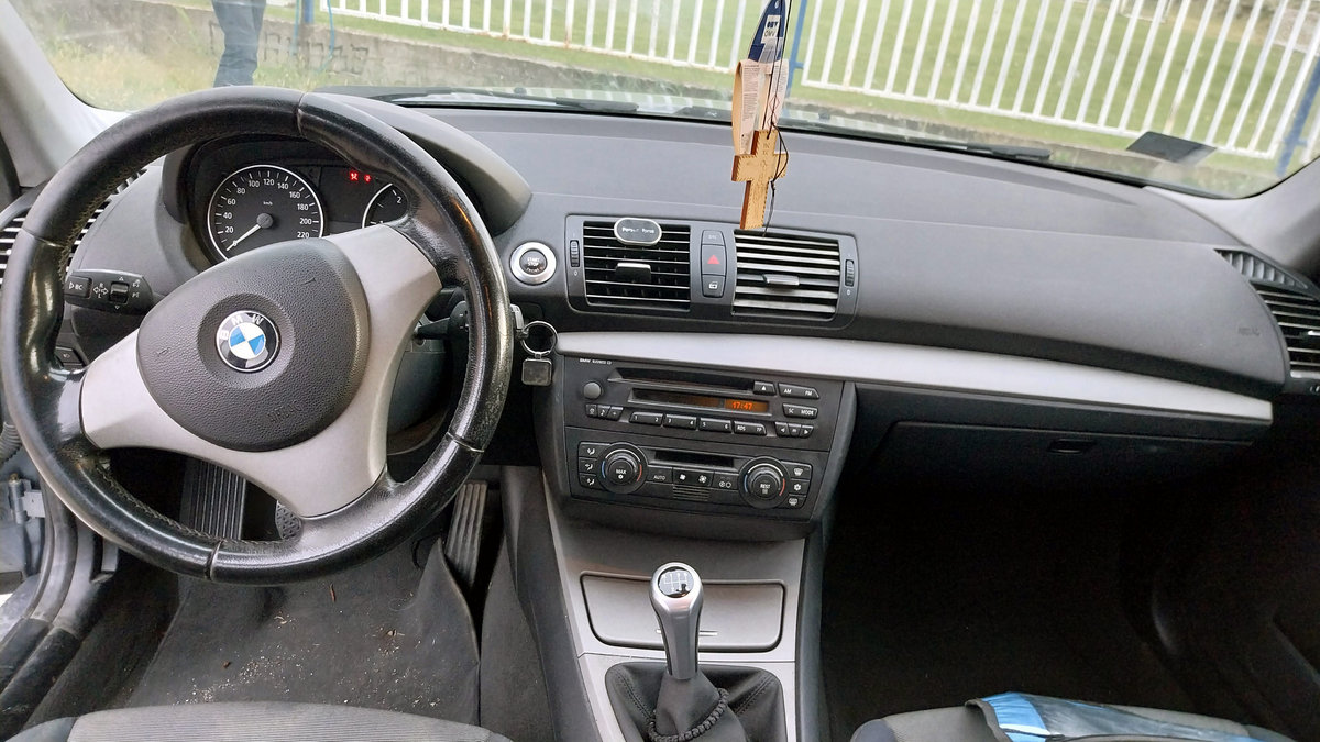 BMW 1 Series E87 2004 compact car photo detail