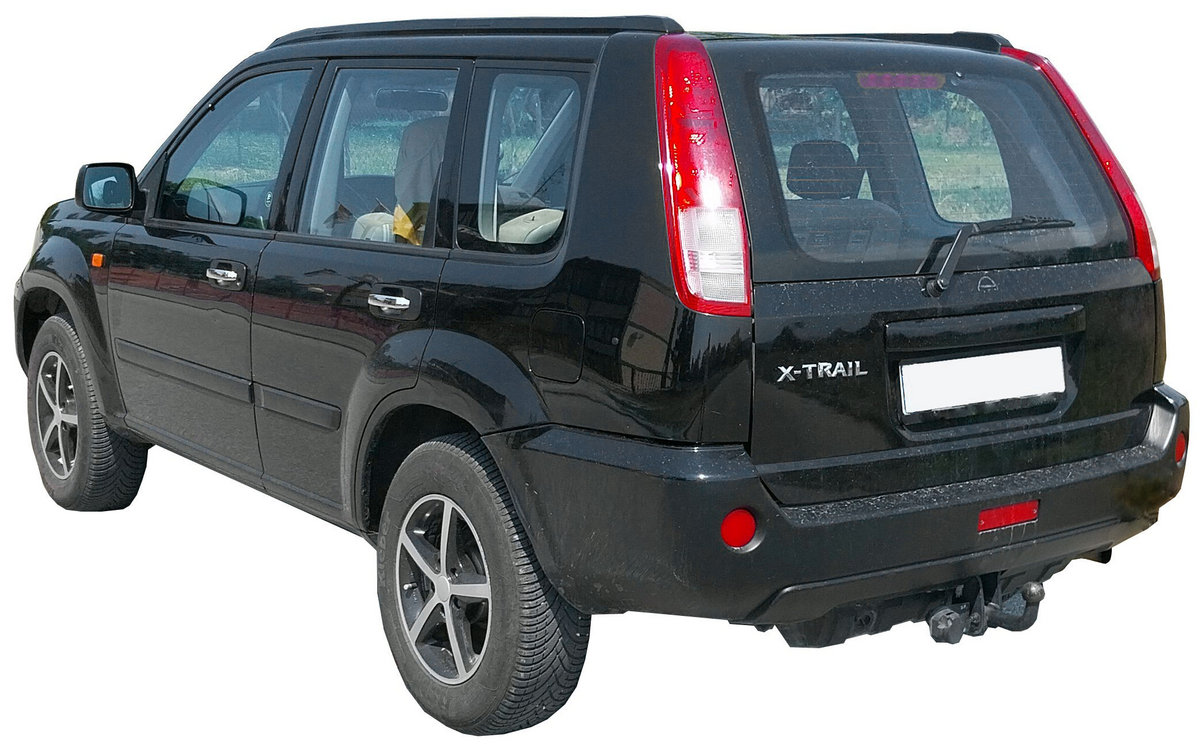 Nissan X-Trail 2000 compact crossover SUV sport utility vehicle photo detail