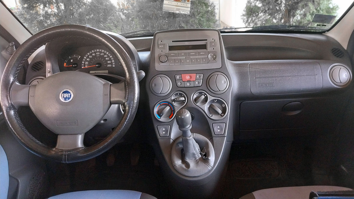 Fiat Panda 2003 city car photo detail
