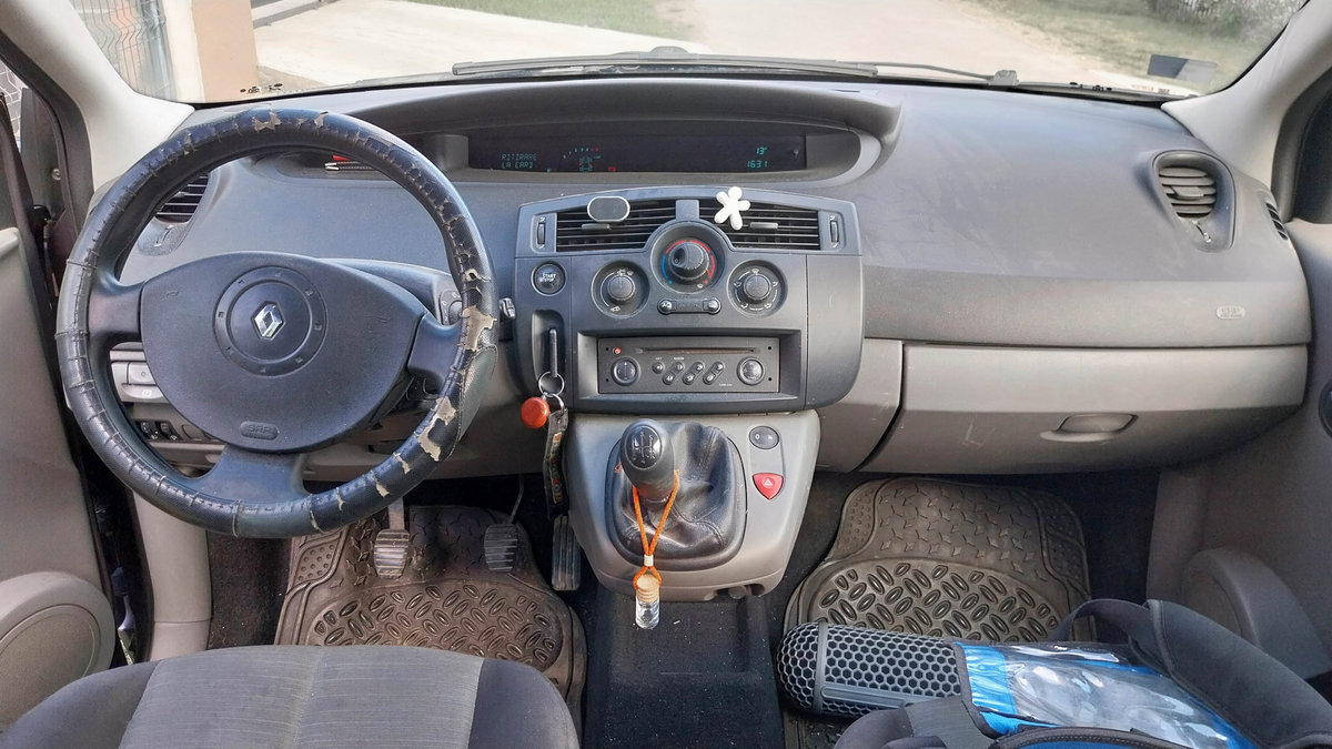 Renault Scenic 2003 compact MPV minivan multi-purpose vehicle photo detail