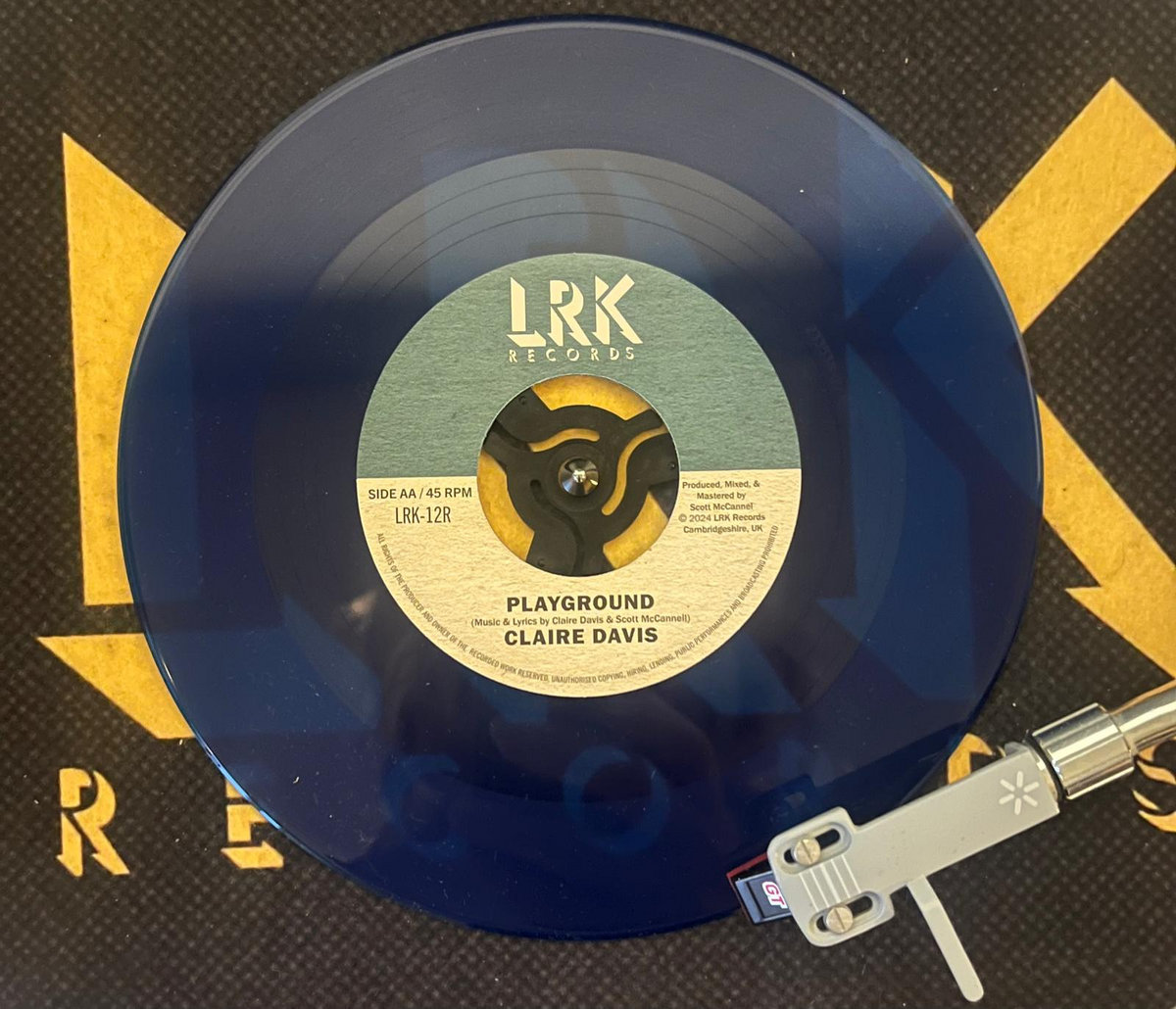 Claire Davis – Thrive / Playground Claire Davis – Thrive / Playground – Vinyl (Blue, 7