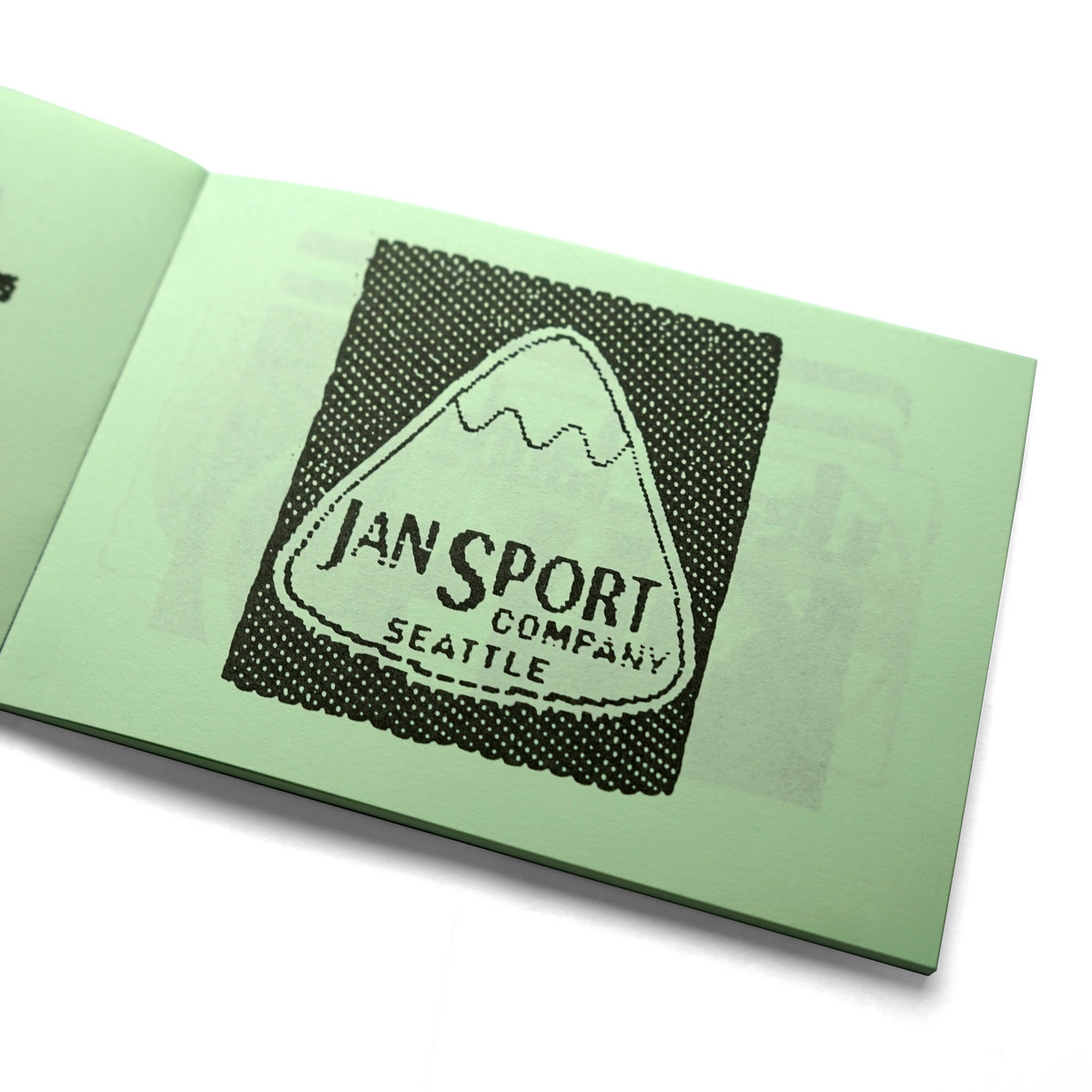 KFAX18 - OUTDOOR BRAND NECK LABELS | Klasse Wrecks