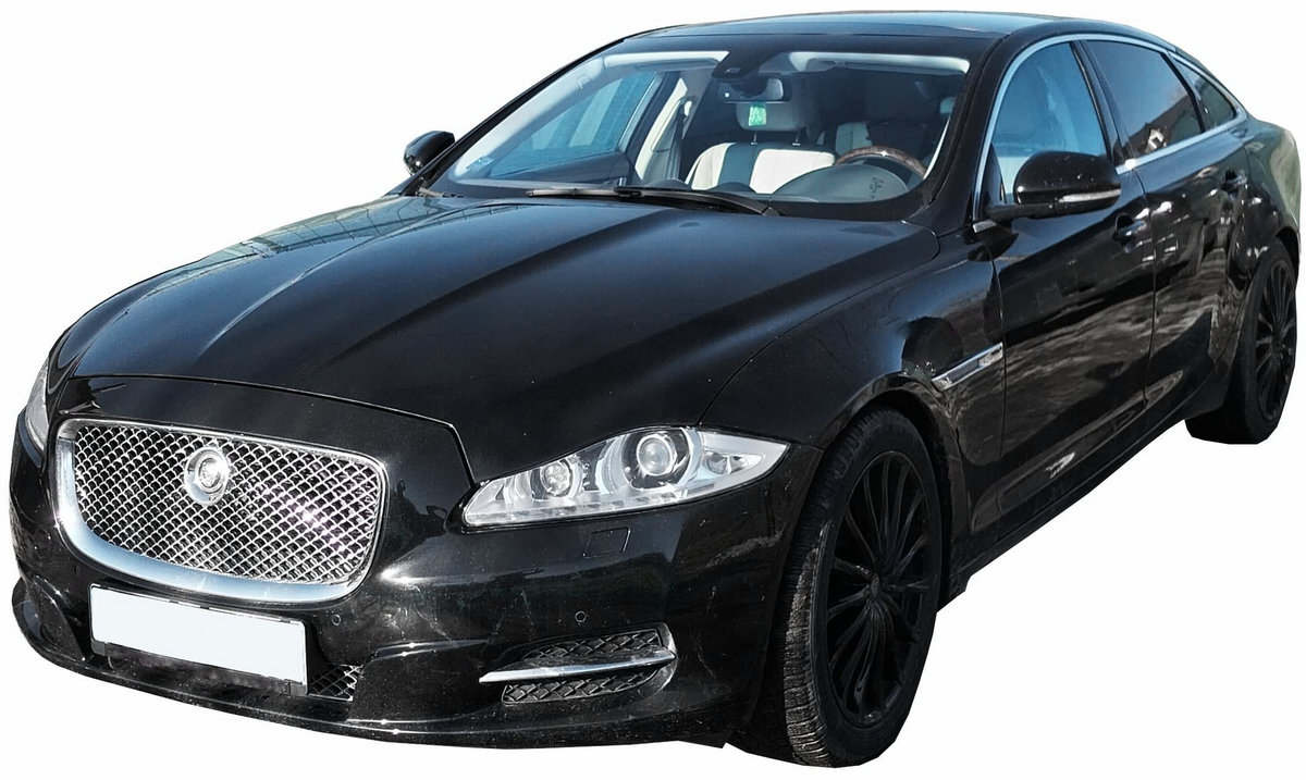 Jaguar XJ 2010 full size car photo detail