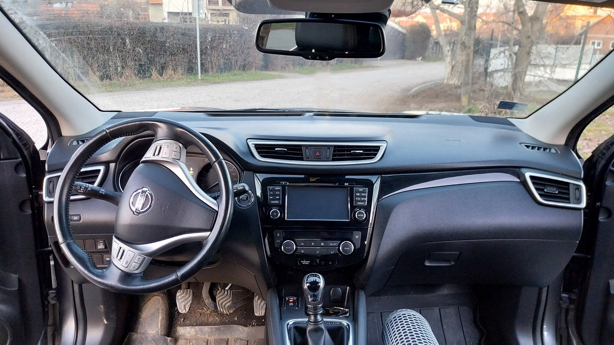 Nissan Qashqai 2013 compact crossover SUV sport utility vehicle photo detail