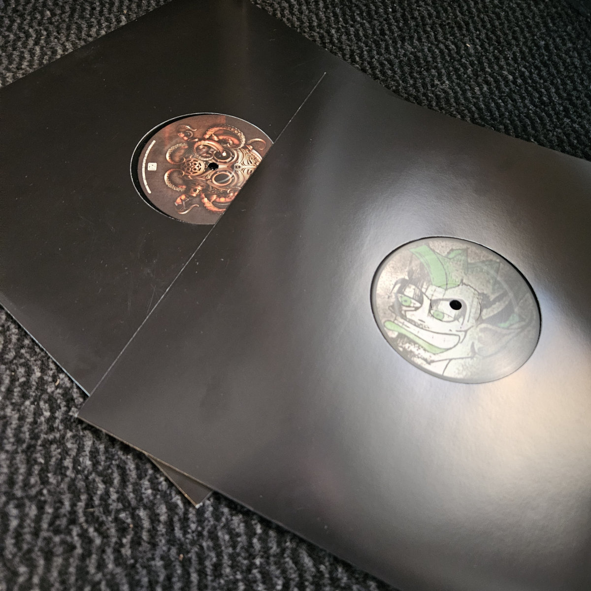 Resilient Recordings 002 (Acid Techno) | Zero Dayz vs. Acerbic