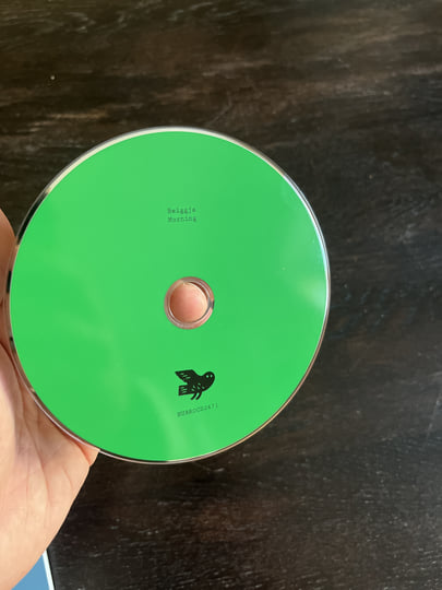 Men stolda otirgan bir yigitni siltab tashladim Xotinining yalangoch shaxsiy video