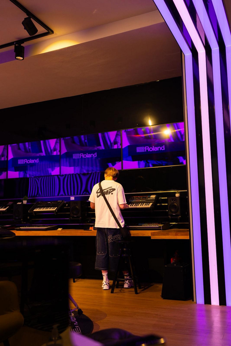 2023 Nostalgia (Deluxe) | CosmicFM