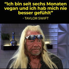 Gutgelaunter Biertrinker thumbnail