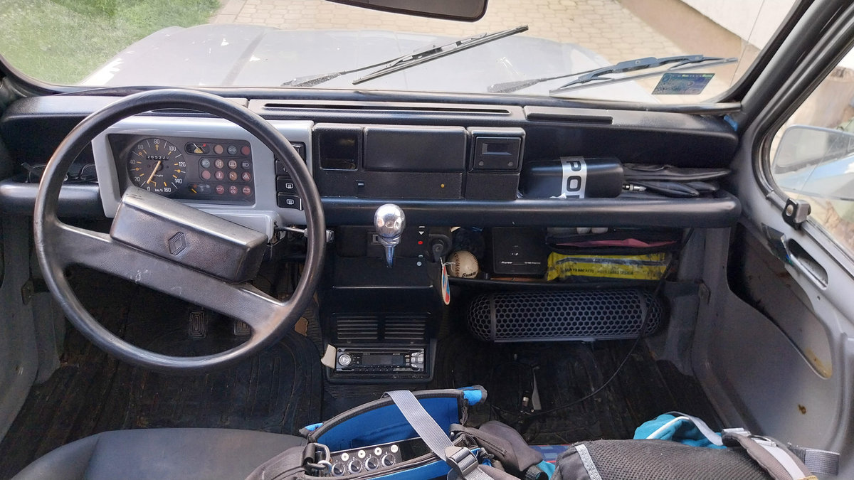 Renault 4 1961 subcompact supermini car photo detail