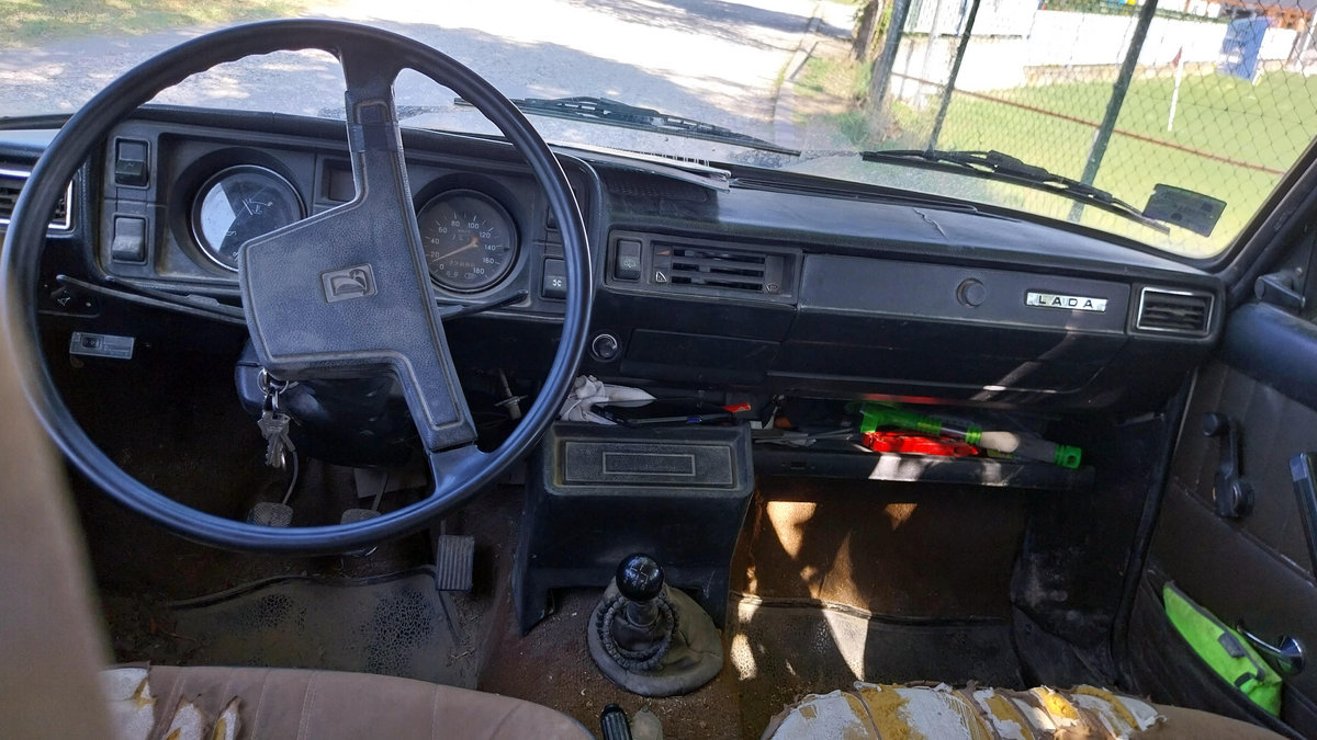 Lada Riva 1980 compact car photo detail