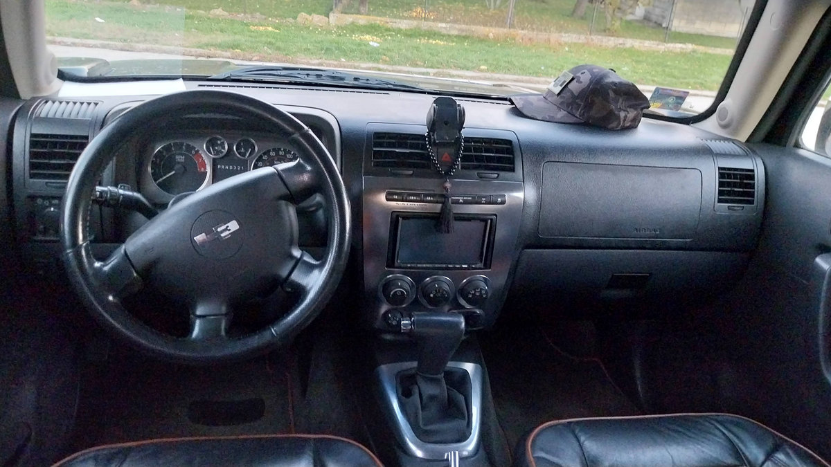 Hummer H3 2005 off-road mid-size SUV sport utility vehicle photo detail