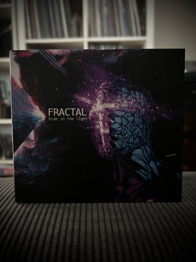 Hide in the light | Fractal | aliens production