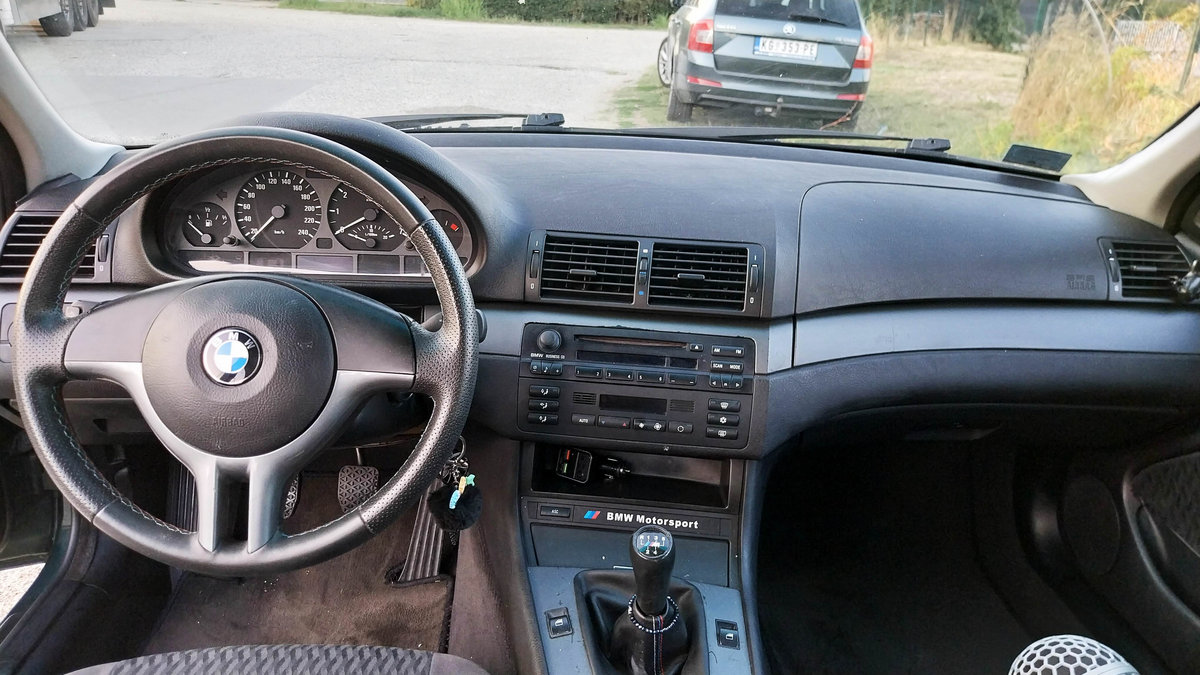 BMW 3 Series E46 1997 large family car photo detail