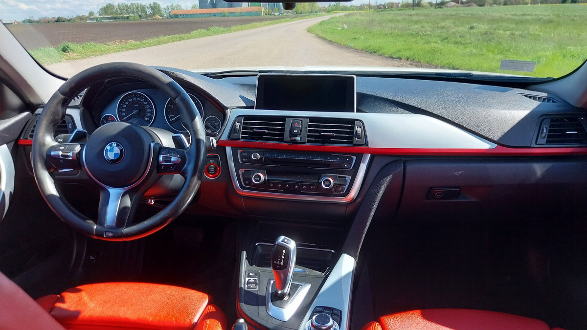 BMW 3 Series F30 2011 large family car photo detail