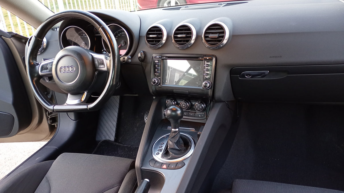 Audi TT 2006 sports car photo detail