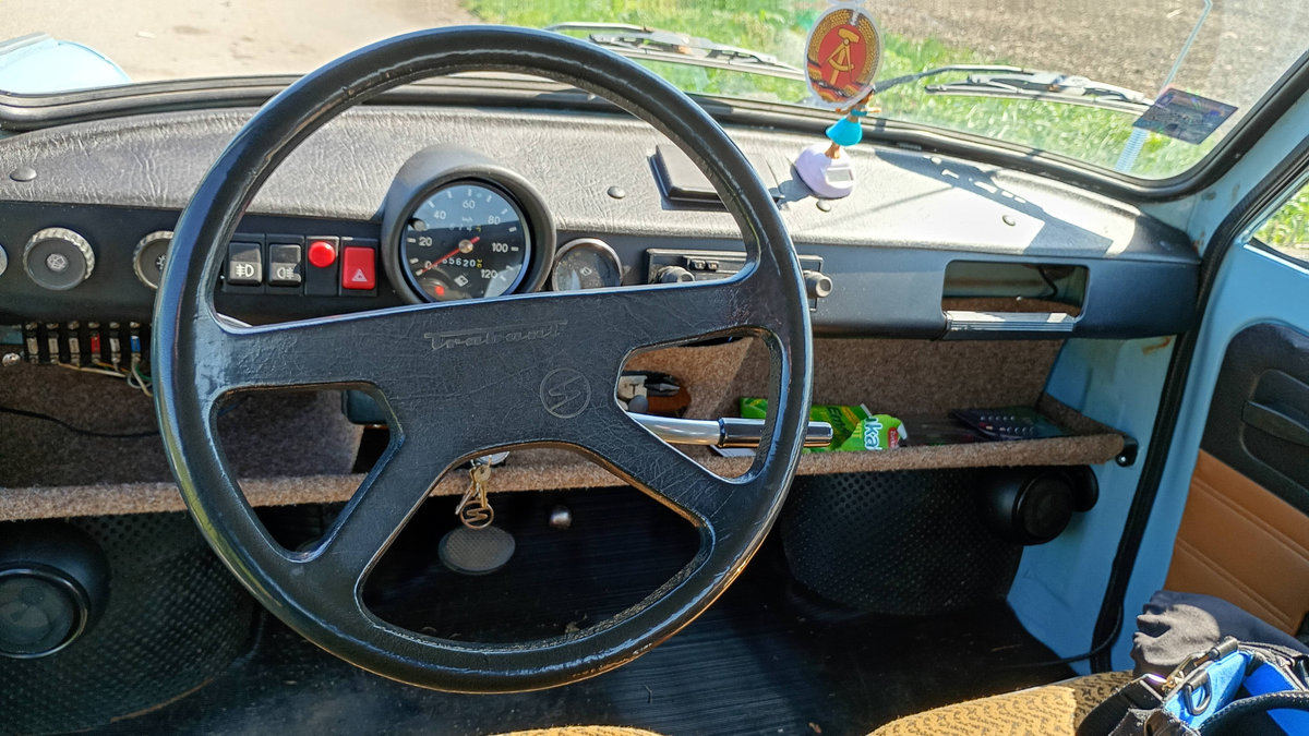 VEB Sachsenring Trabant 601 1964 subcompact supermini car photo detail