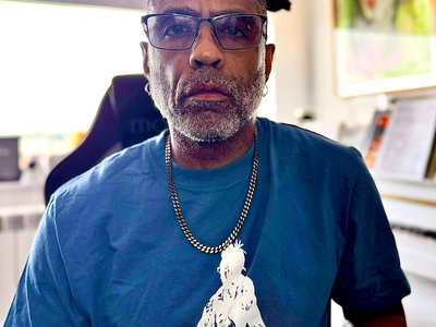 Omar - Brighter The Days / BBE T-Shirt | Omar