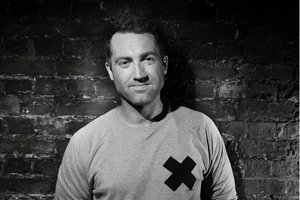 Richard Earnshaw — Photo