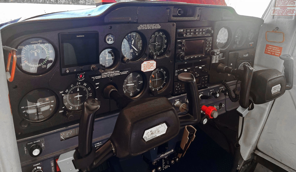 Cessna Aerobat 150K 1970 civil utility airplane photo detail