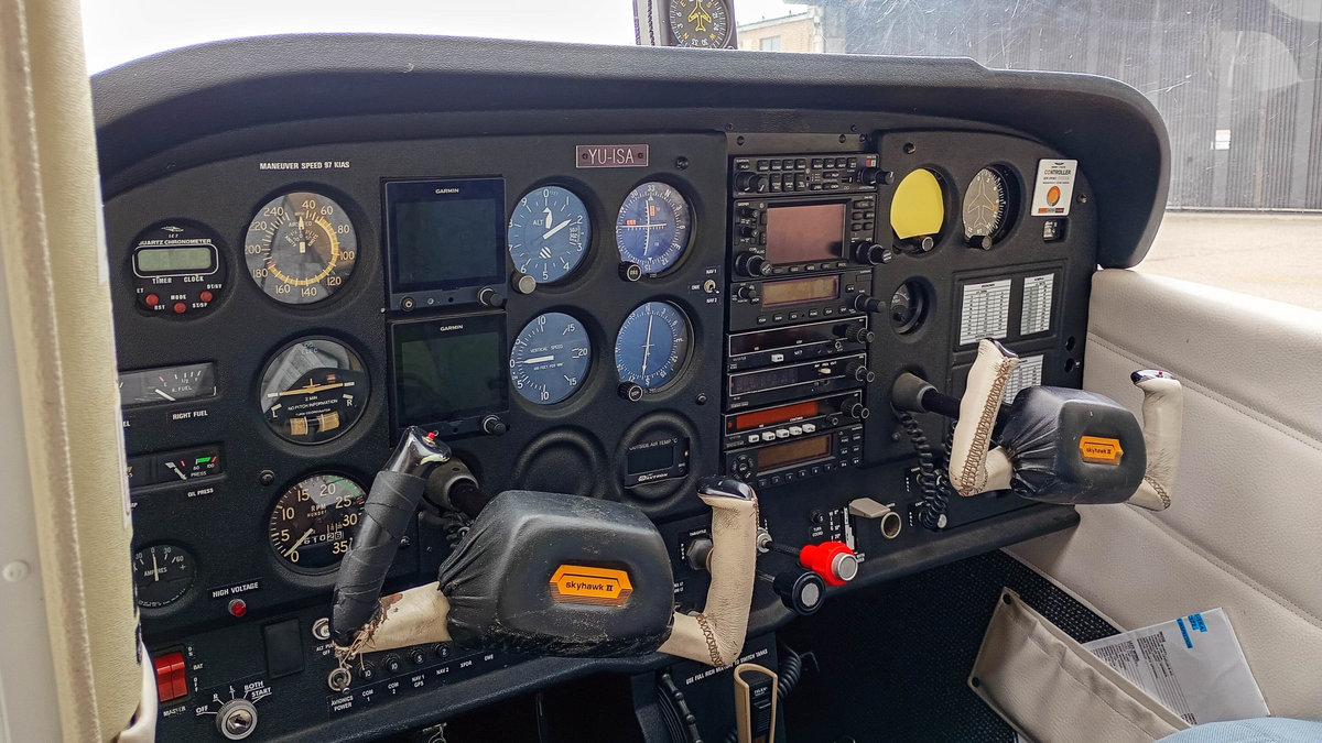 Cessna Skyhawk II 172M 1973 civil utility airplane photo detail