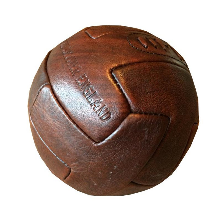 Кожаный мяч купить. Кожаный мяч. Кожаный футбольный мяч ретро. Кожаный мячик. Старый кожаный мяч.
