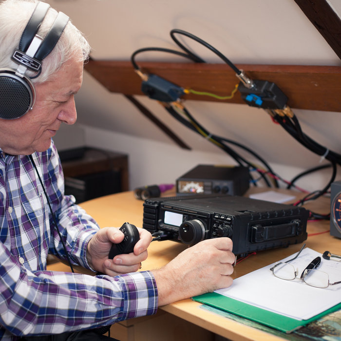 Using Handheld Radio Handheld Ham Radio for Survival | CB Radios | Handheld Ham Radio