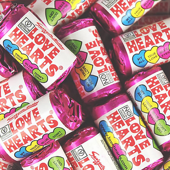 Necco sweethearts. Love hearts sweets. Конфеты сердечки. Love hearts sweets. Sweethearts конфеты.