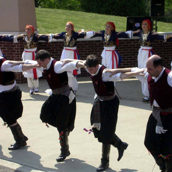 Греческий танец сиртаки слушать. Танец зейбекико греческий. Греческий танец сиртаки слушать. Греция танец сиртаки. Греция танец сиртаки.