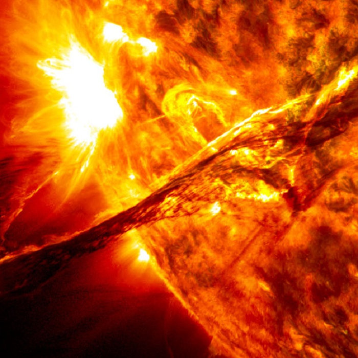 Убитое солнце. Аномалии на солнце. крылья солнечной вспышки. вспышка класса х на солнце. влияние солнечной активности на земные катастрофы.