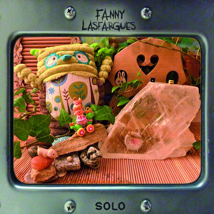 Solo / Fanny Lasfargues, cb, guit. b électro-acoustique, pédales d'effets, jouets musicaux | Lasfargues, Fanny. Interprète