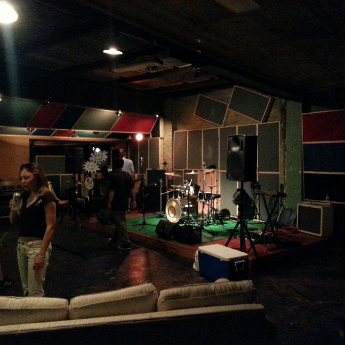 Live At Bad Racket | Kitschy