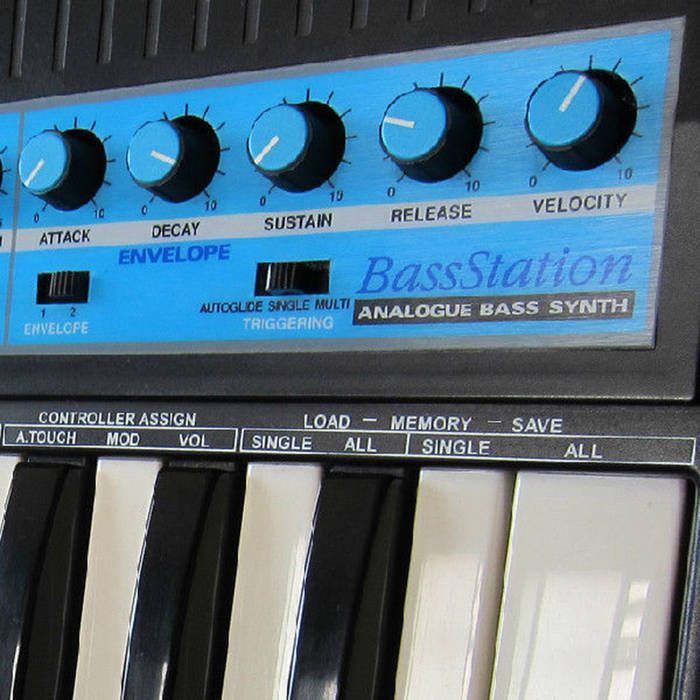 **Novation Bass Station - ヴィンテージ感溢れるアナロ… Novation Bass Station - ヴィンテージ感溢れるアナロ… Novation