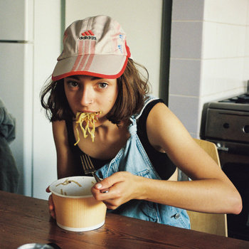 stella donnelly Stella NOODLE スウェット STELLA DONNELLY」とのコラボスウェット！｜JOURNAL STANDARD