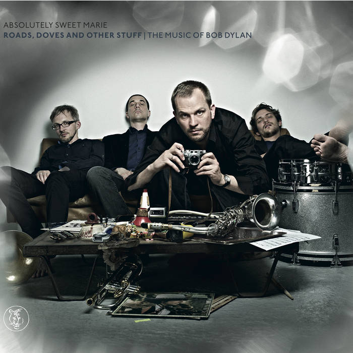 Roads, Doves And Other Stuff
von Absolutely Sweet Marie