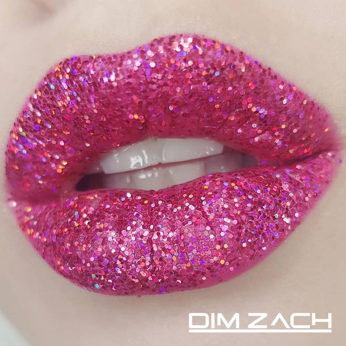 Красная помада с блестками. Помада для губ с блестками. Glitter gloss gloss блеск для губ. Розовая блестящая помада. Помада с блестками.