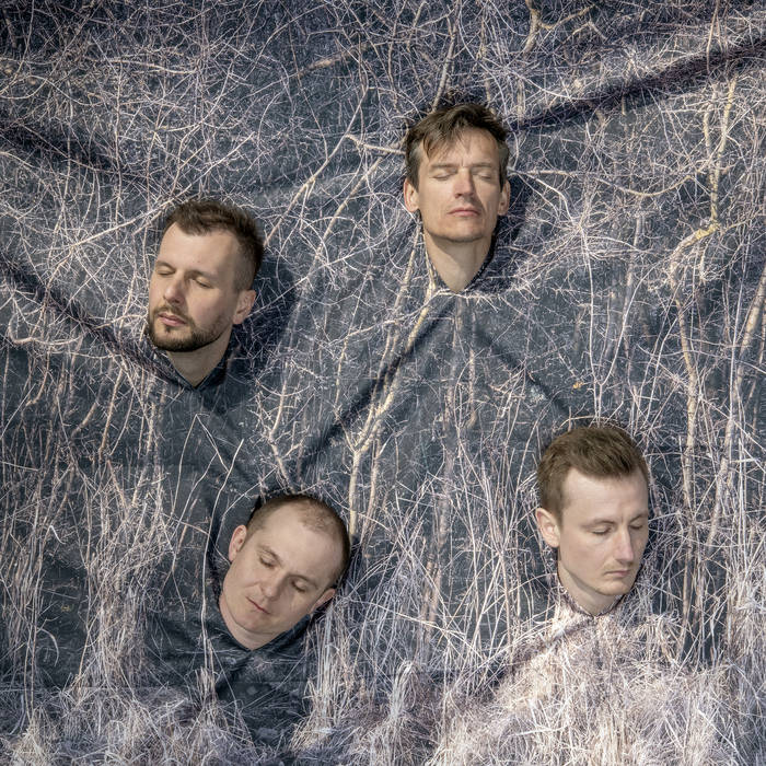 O P E N TO CLOSENESS
von Point of Few