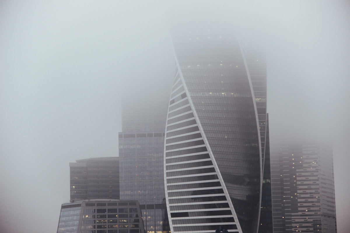 Москва сити в тумане