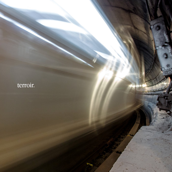 Pochette de running at a moving train par antron, korrē