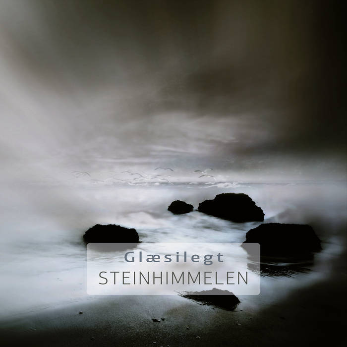 Glæsilegt - Steinhimmelen cover artwork: Dark rocks in the waters on a shore. Blurred, surrounded by clouds, overally bright colours.