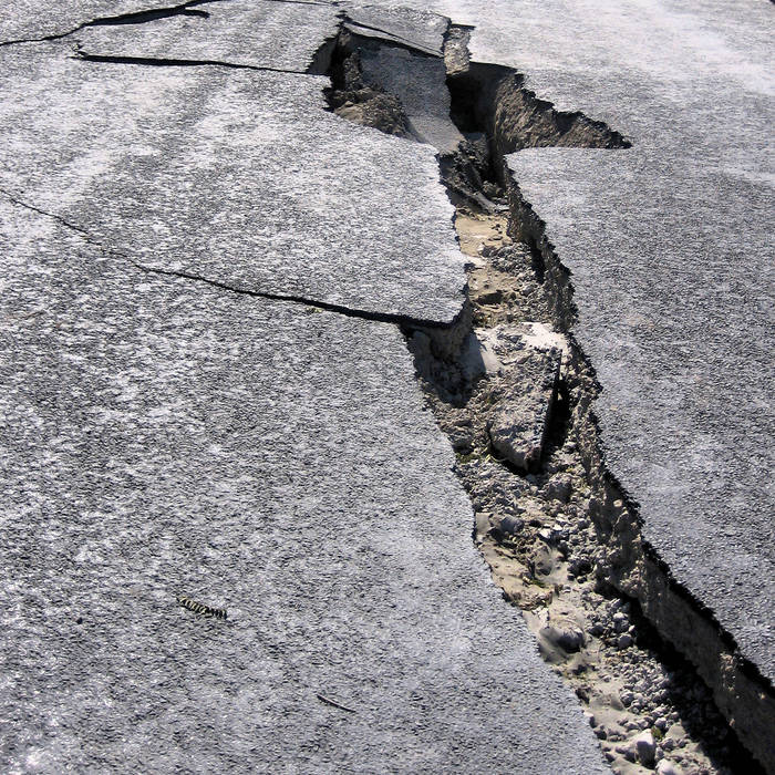 Землетрясение 24 мая 2013 года в охотском море. Каком году было москве землетрясение. Землетрясение в москве 2013. Самые крупные землетрясения. Армения спитак землетрясение 1988 город.