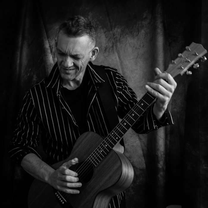 Lane Ritchie Alone and acoustic . Live | Ritchie Lane