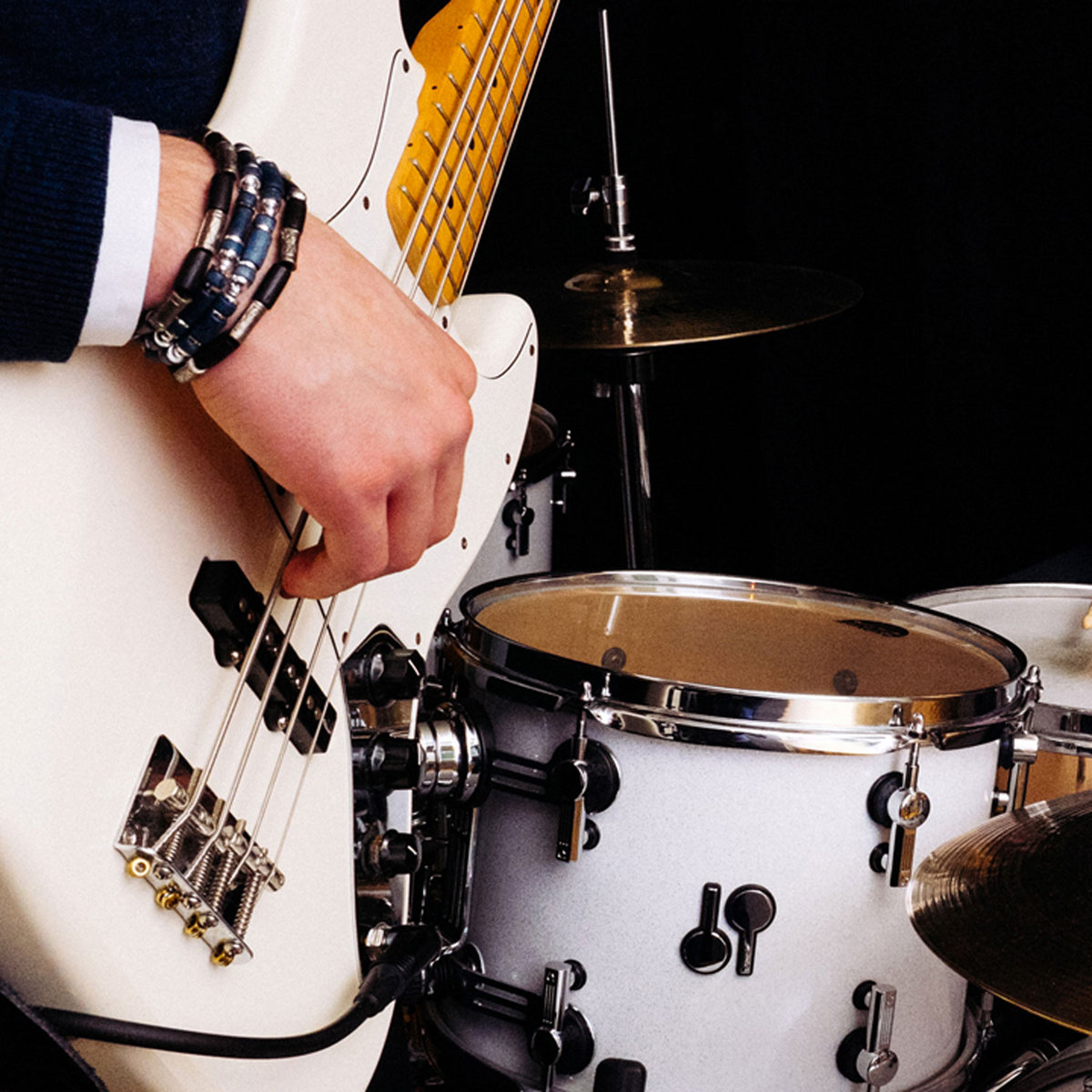 [S.H.S] Distorted Bass Guitar And UpBeat Drums Instrumental Peaceful