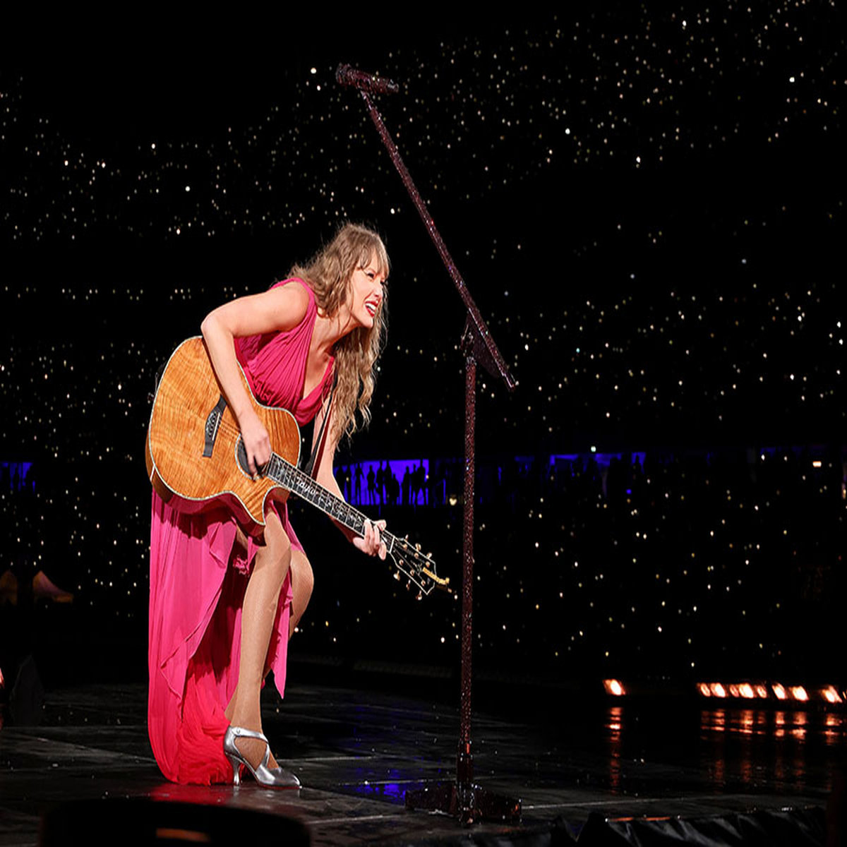{Taylor Swift in London livestream} Taylor Swift Eras Tour in London